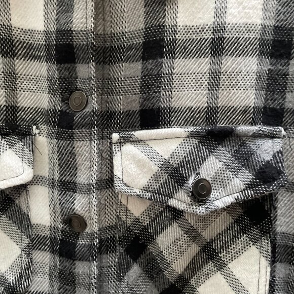 Black Plaid Waist Shacket - Picture 6 of 6